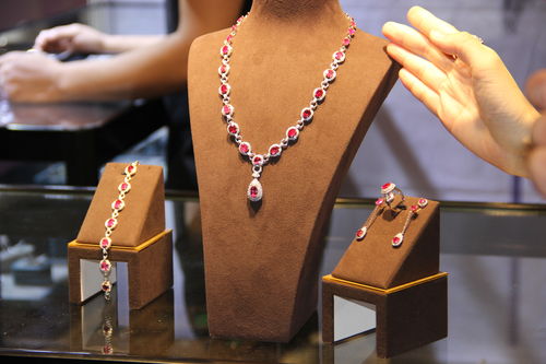 第34屆成都珠寶首飾展覽會暨工藝品展火爆開幕，璀璨盛宴引領(lǐng)珠寶新風尚